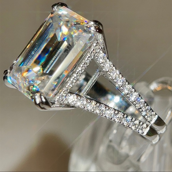 10ct Platinum “Queen” Ring - Emerald Cut - Picture 11 of 17